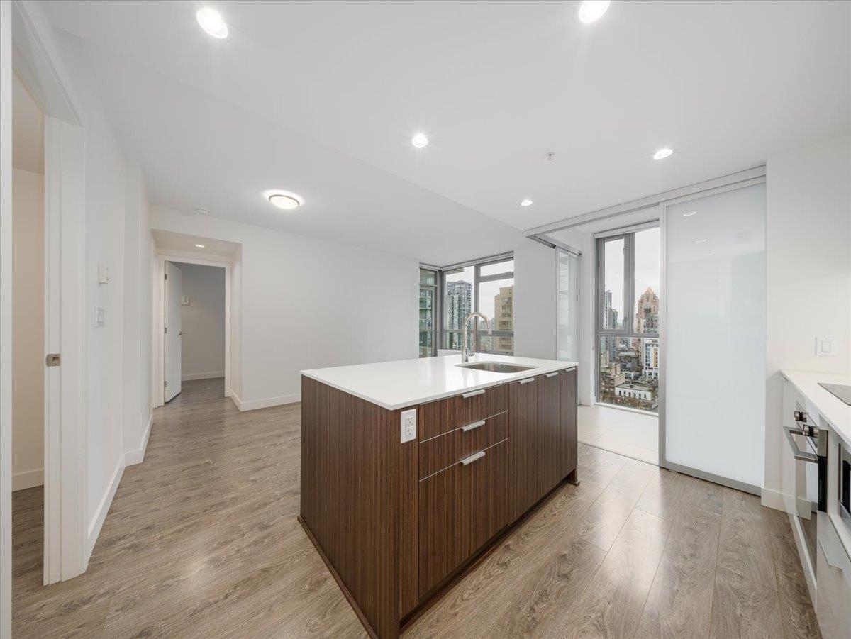 Kitchen Island Photo of 1506 1308 Hornby Street, Vancouver, BC