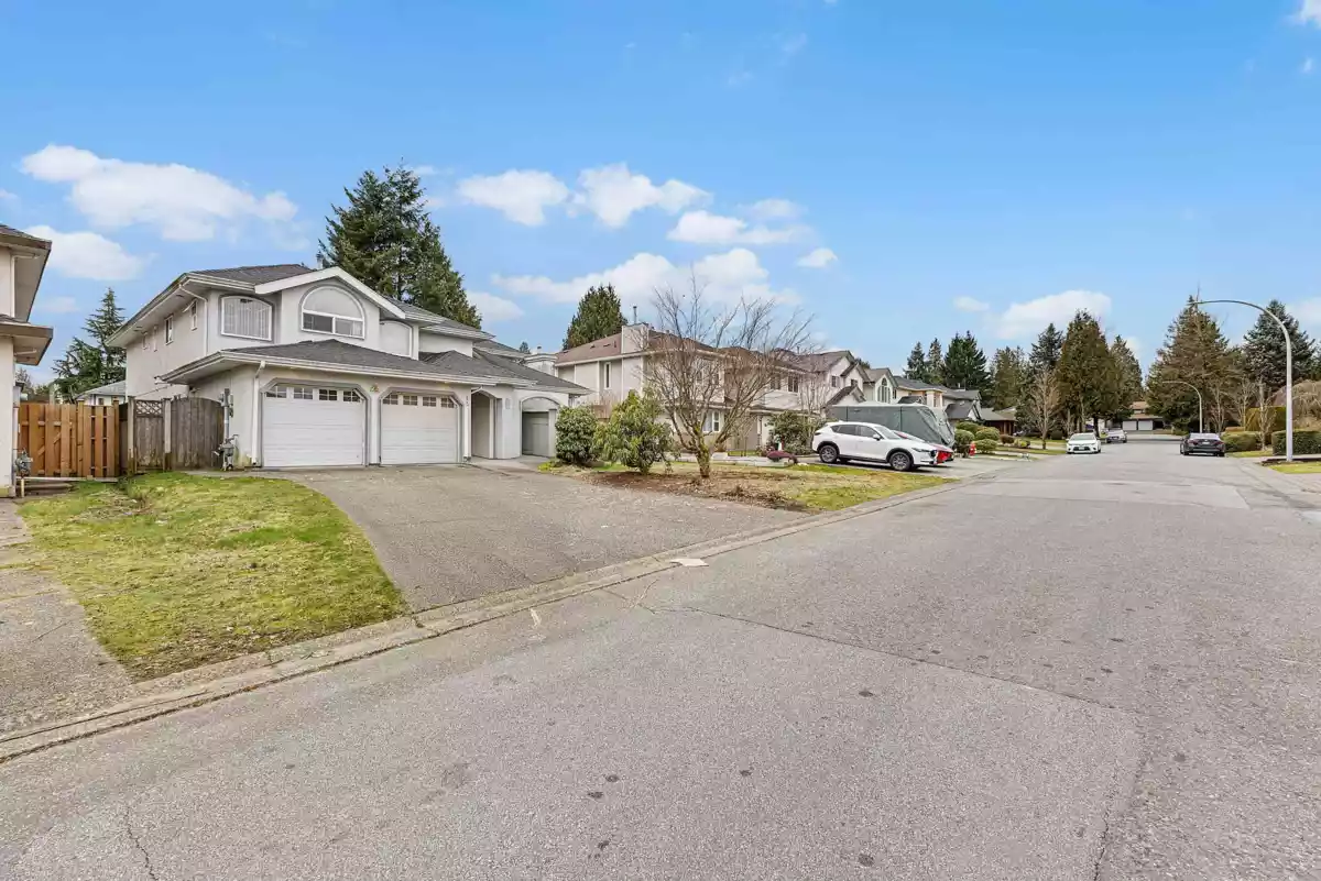 Family Room Photo of 15780 99a Avenue, Surrey, BC