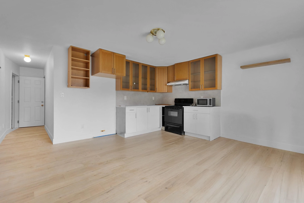 Garage Interior Photo of 15780 99a Avenue, Surrey, BC