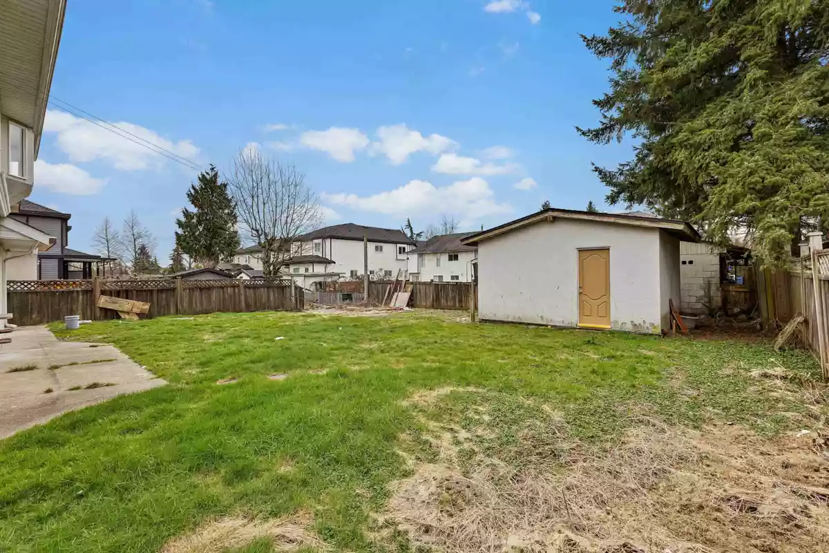 Kitchen Photo of 15780 99a Avenue, Surrey, BC