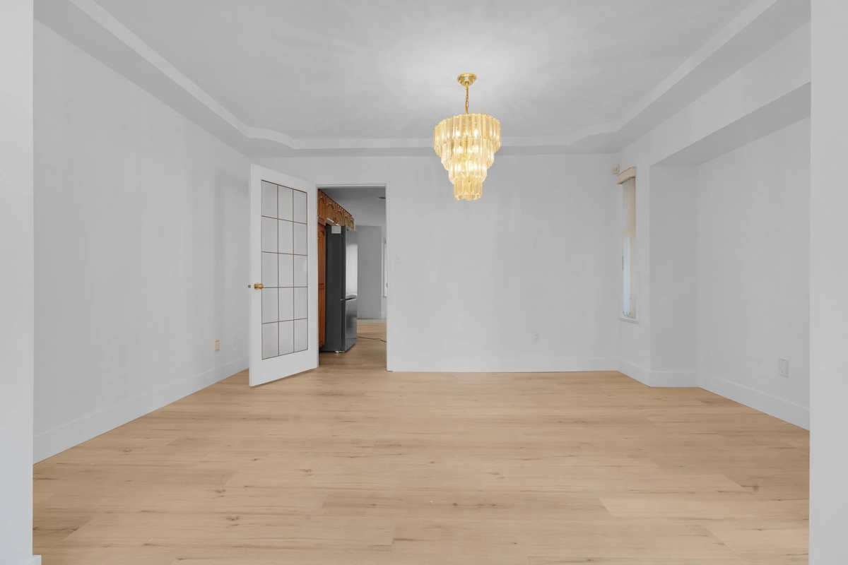 Walk-In Closet Photo of 15780 99a Avenue, Surrey, BC