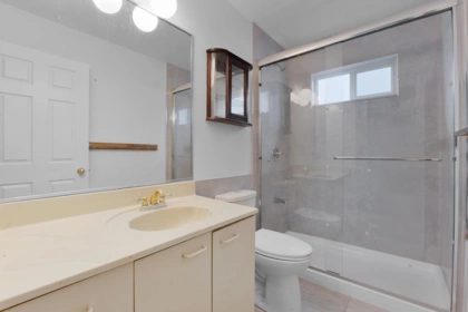 Hallway Photo of 15780 99a Avenue, Surrey, BC