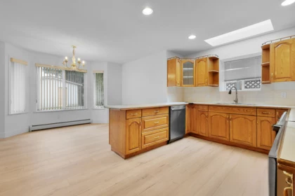 Powder Room Photo of 15780 99a Avenue, Surrey, BC
