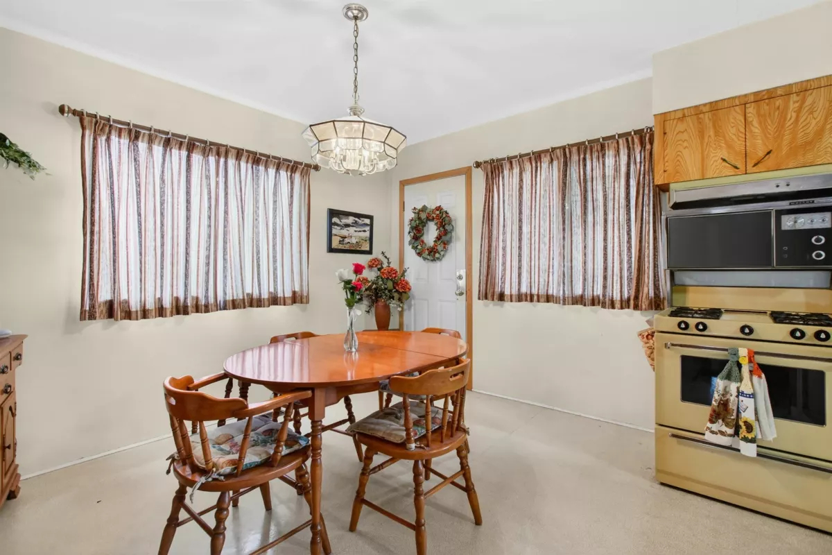 Breakfast Nook Photo of 2284 E 45th Avenue, Vancouver, BC