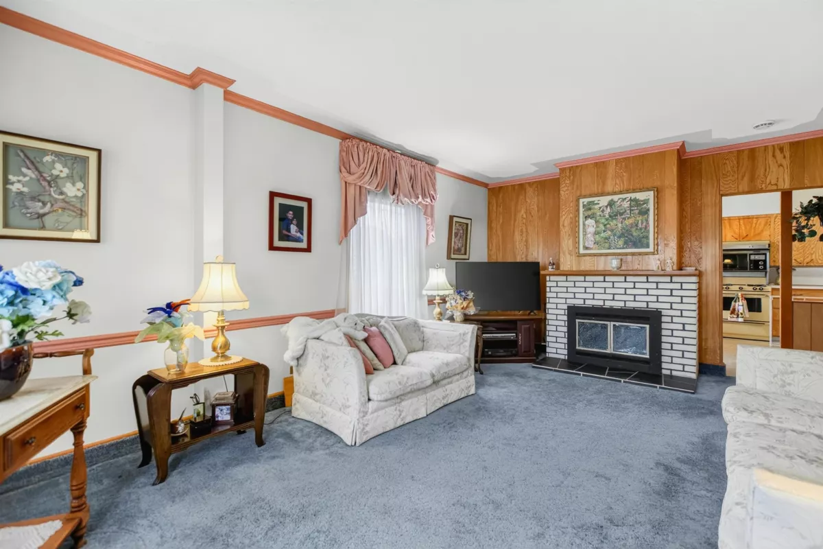 Dining Area Photo of 2284 E 45th Avenue, Vancouver, BC