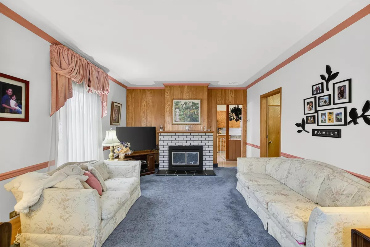 Family Room Photo of 2284 E 45th Avenue, Vancouver, BC