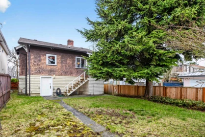 Front Yard Photo of 2284 E 45th Avenue, Vancouver, BC