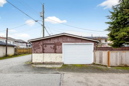 Hot Tub / Spa Photo of 2284 E 45th Avenue, Vancouver, BC