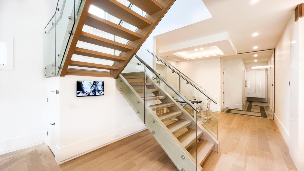 Swimming Pool Photo of 5103 Linden Drive, Delta, BC