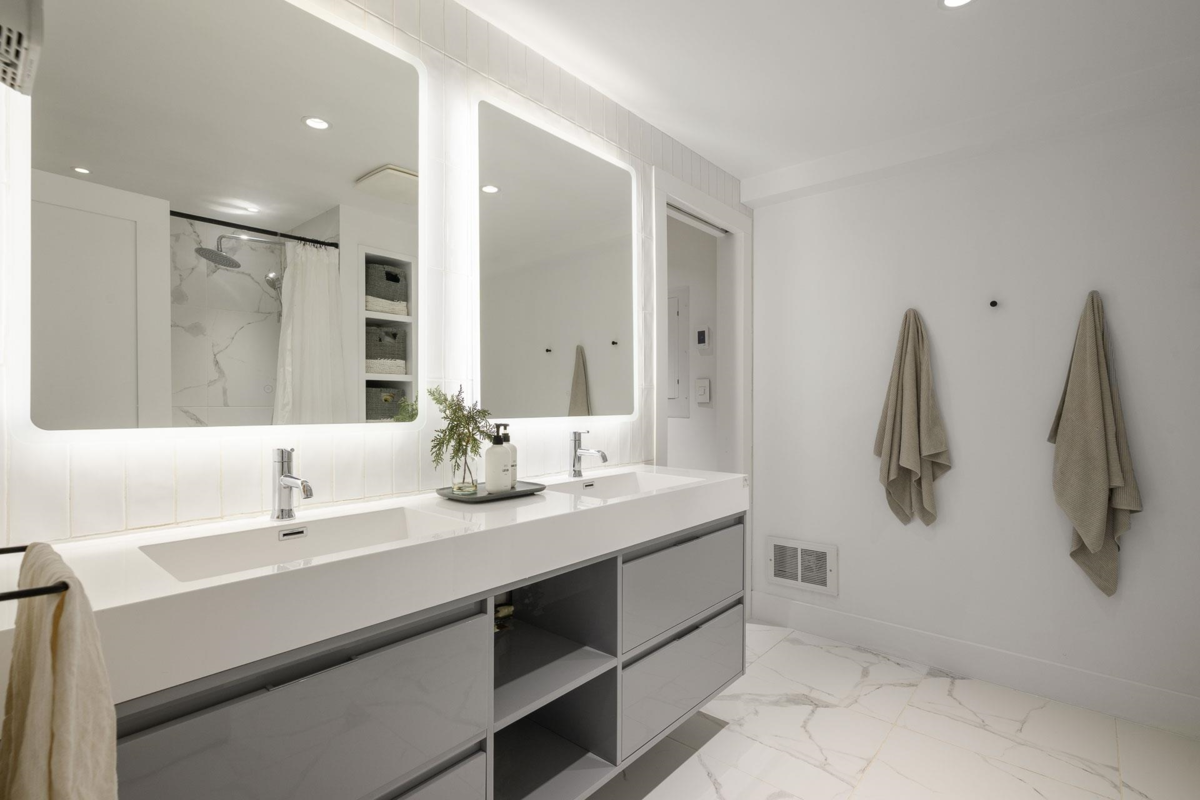 Hallway Photo of 580 Ioco Road, Port Moody, BC