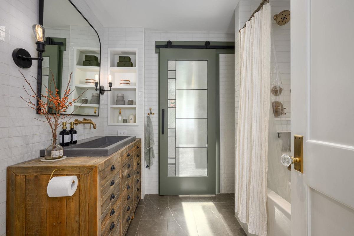 Powder Room Photo of 580 Ioco Road, Port Moody, BC