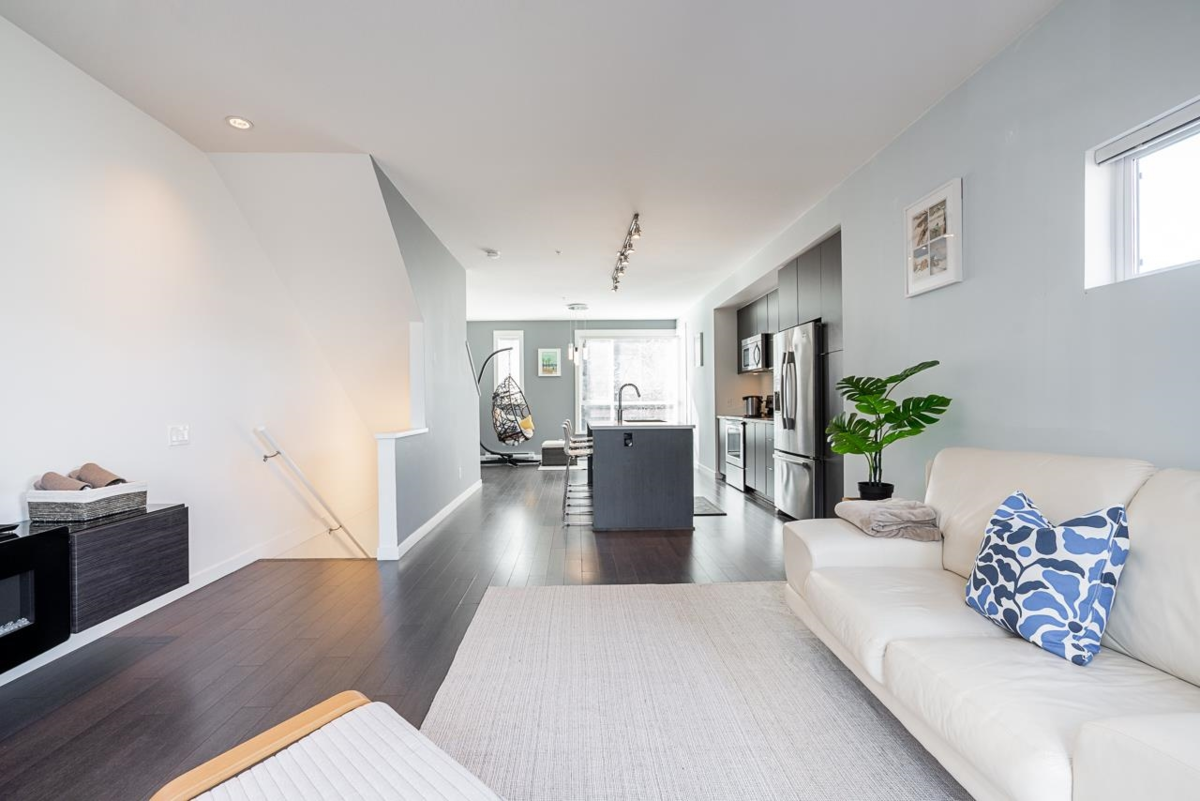 Kitchen Island Photo of 13 2325 Ranger Lane, Port Coquitlam, BC