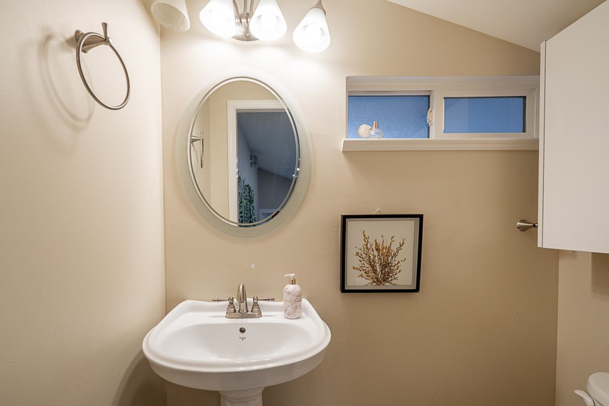 Basement Recreation Room Photo of 7802 139a Street, Surrey, BC