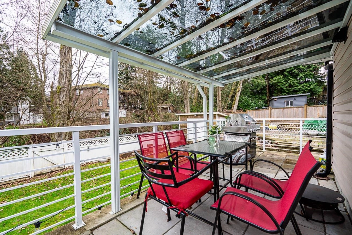 Hallway Photo of 7802 139a Street, Surrey, BC