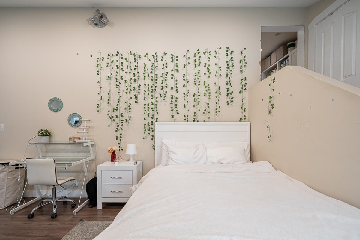 Mudroom Photo of 7802 139a Street, Surrey, BC