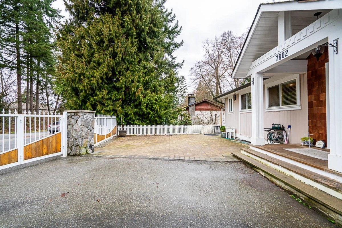 Swimming Pool Photo of 7802 139a Street, Surrey, BC