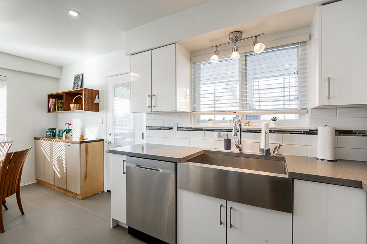 Dining Area Photo of 2057 Lorraine Avenue, Coquitlam, BC