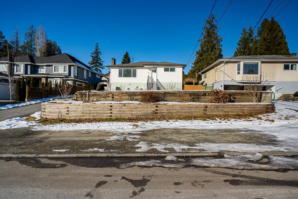 Entry Foyer Photo of 2057 Lorraine Avenue, Coquitlam, BC