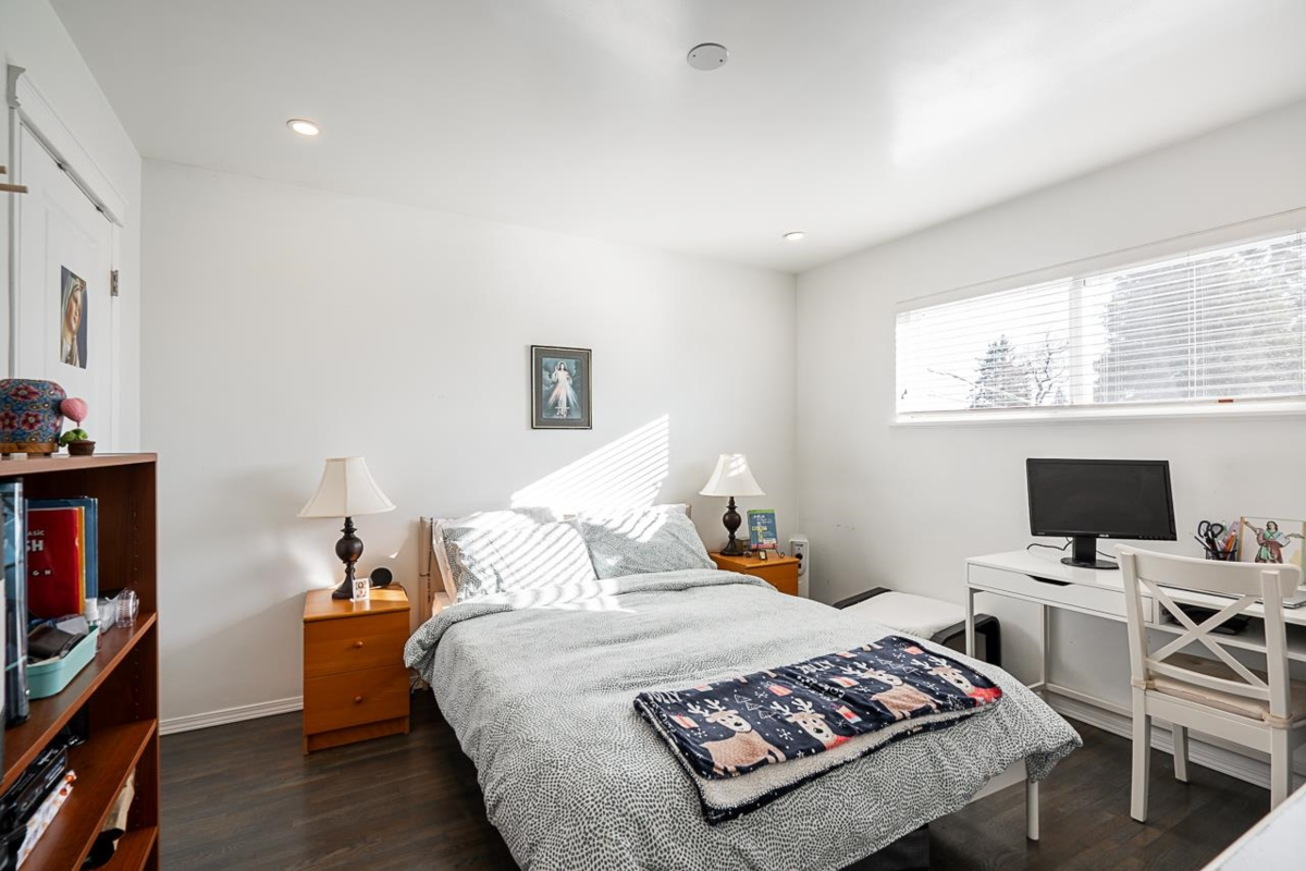 Kitchen Island Photo of 2057 Lorraine Avenue, Coquitlam, BC
