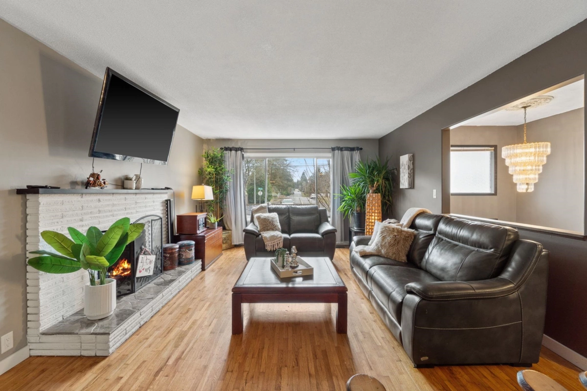 Dining Area Photo of 4900 200th Street, Langley, BC