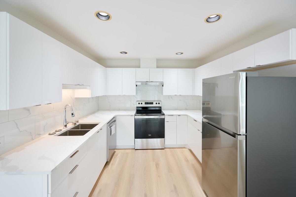 Kitchen Photo of 9 9591 No. 3 Road, Richmond, BC