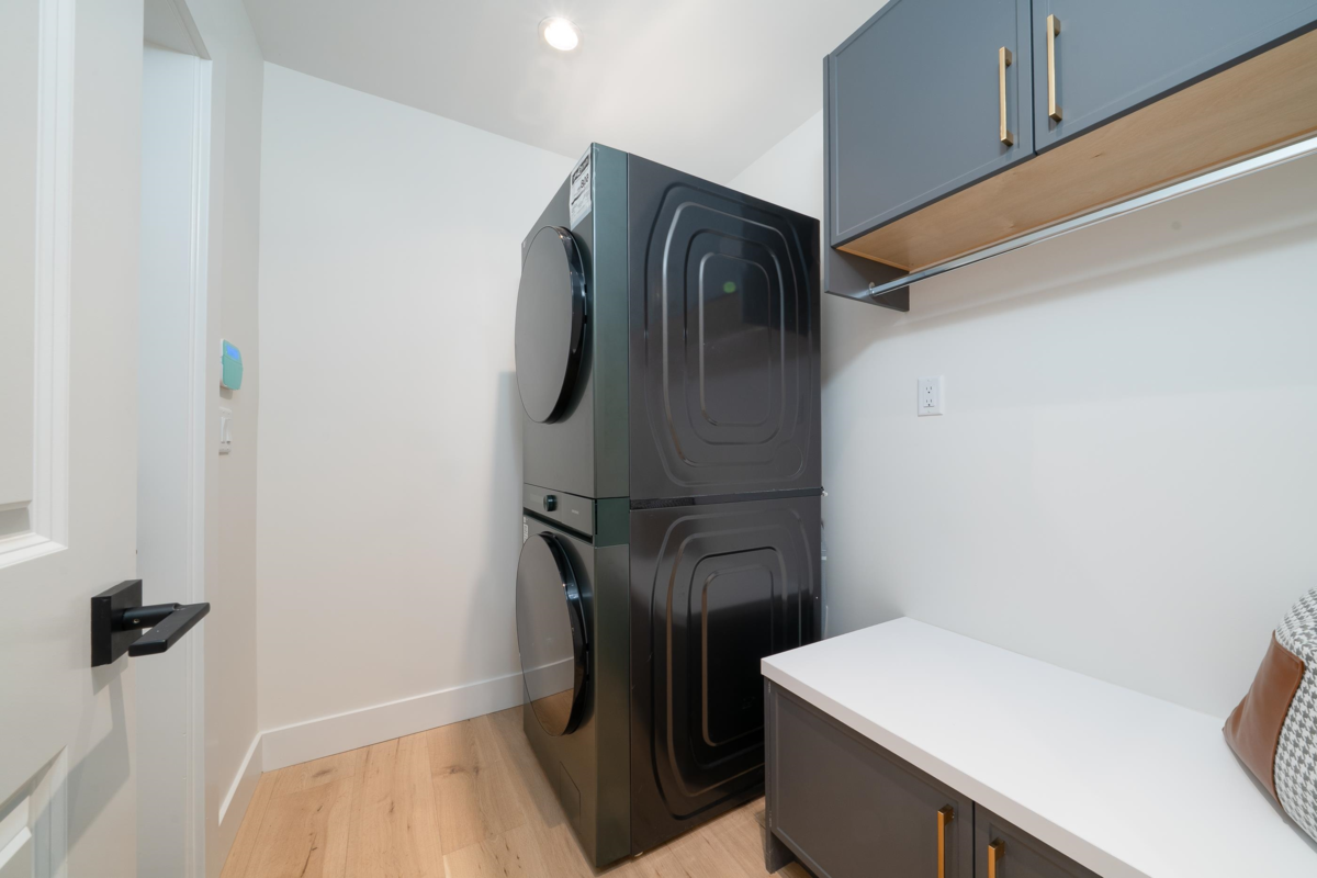 Entry Foyer Photo of 4919 Venables Street, Burnaby, BC