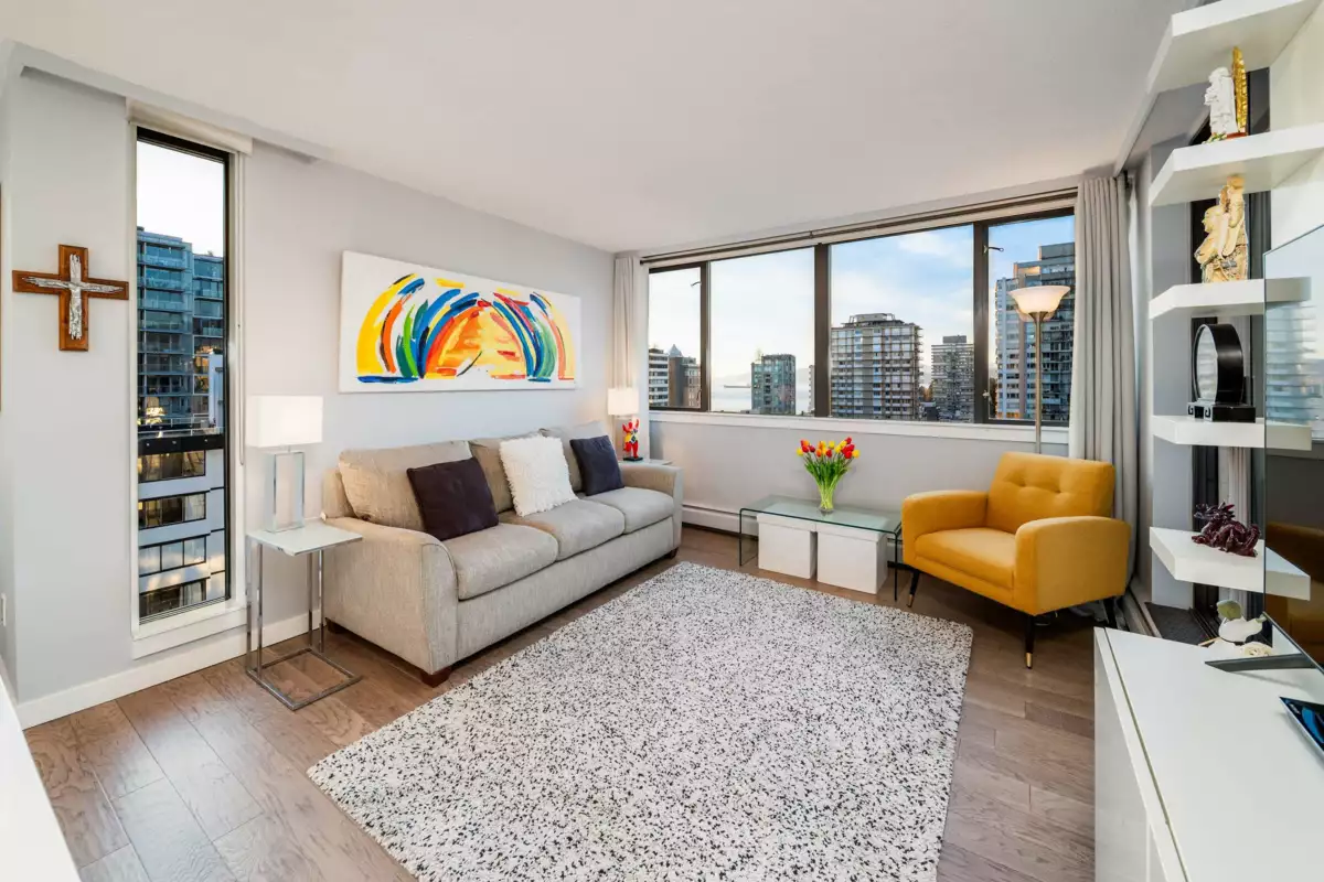 Kitchen Photo of 1501 1740 Comox Street, Vancouver, BC