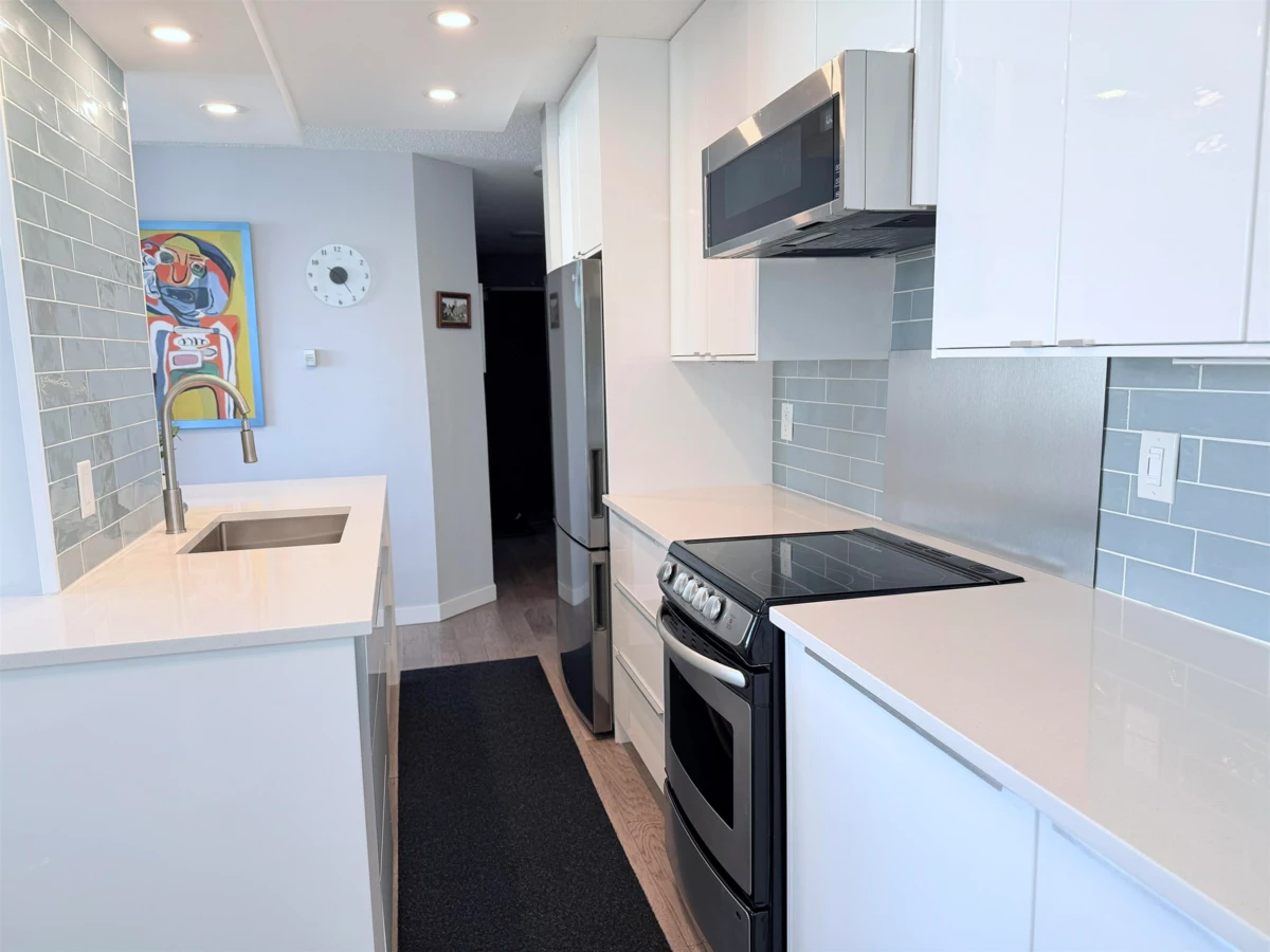 Primary Bathroom Photo of 1501 1740 Comox Street, Vancouver, BC