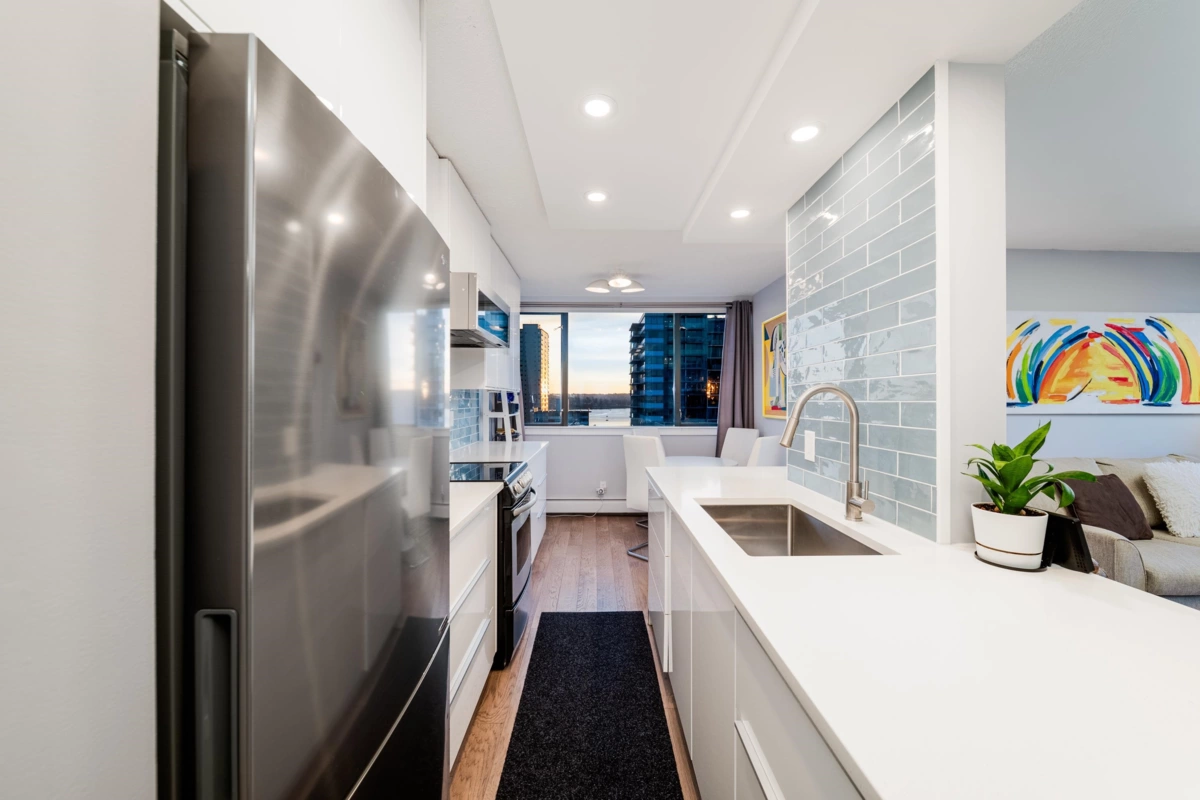 Walk-In Closet Photo of 1501 1740 Comox Street, Vancouver, BC