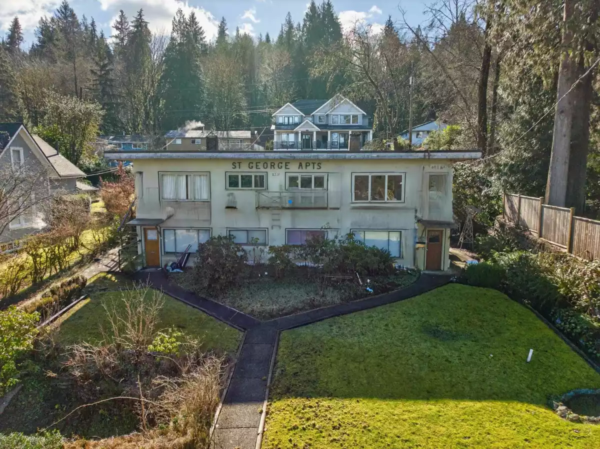 Entry Foyer Photo of 2217 St George Street, Port Moody, BC
