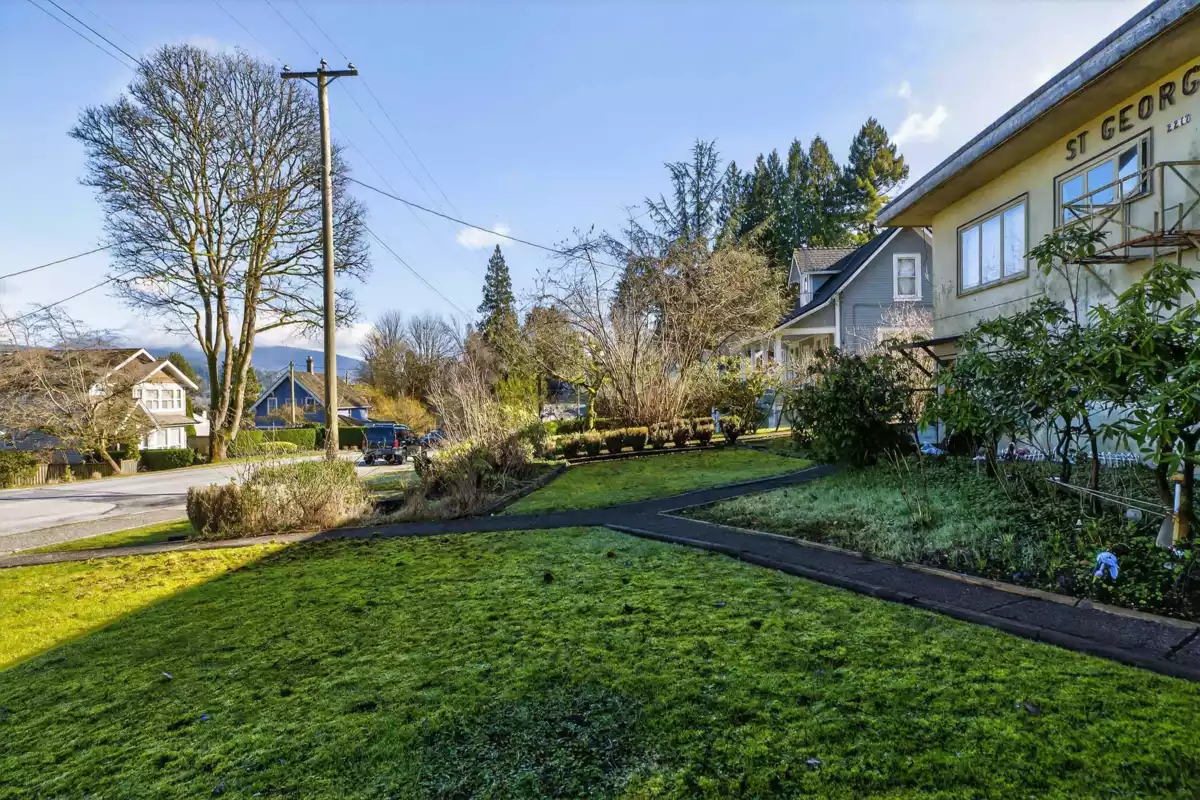 Kitchen Island Photo of 2217 St George Street, Port Moody, BC