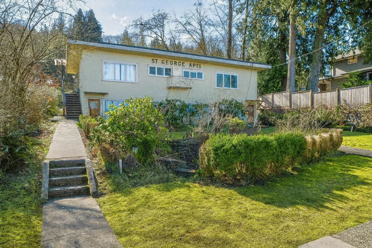 Living Room Photo of 2217 St George Street, Port Moody, BC