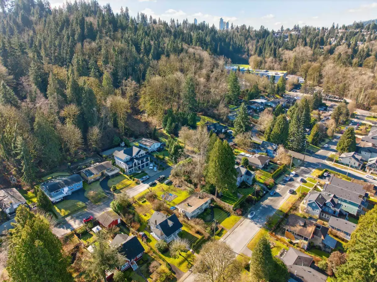 Powder Room Photo of 2217 St George Street, Port Moody, BC