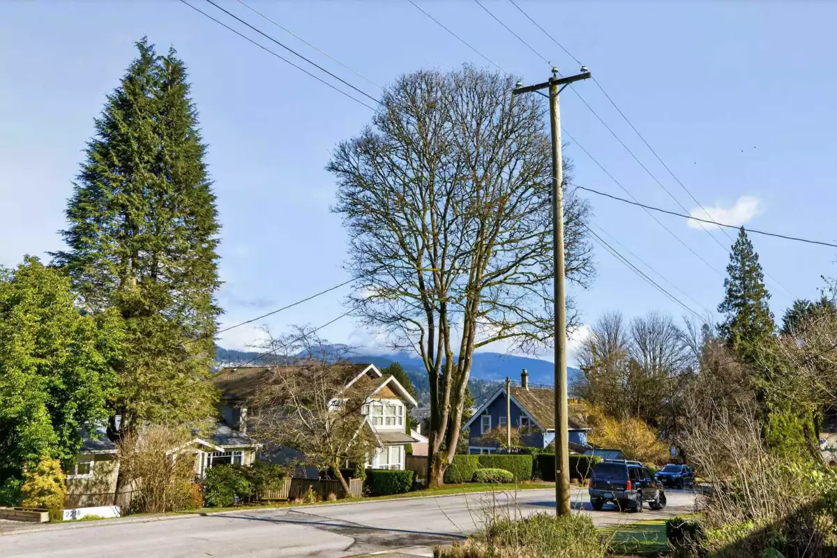 Walk-In Closet Photo of 2217 St George Street, Port Moody, BC
