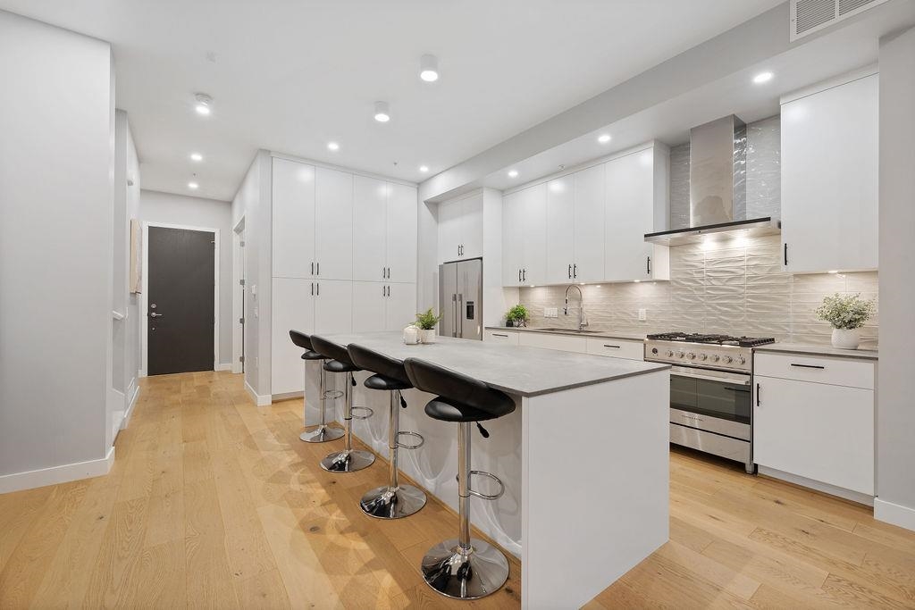Kitchen Photo of 4684 Capilano Road, North Vancouver, BC