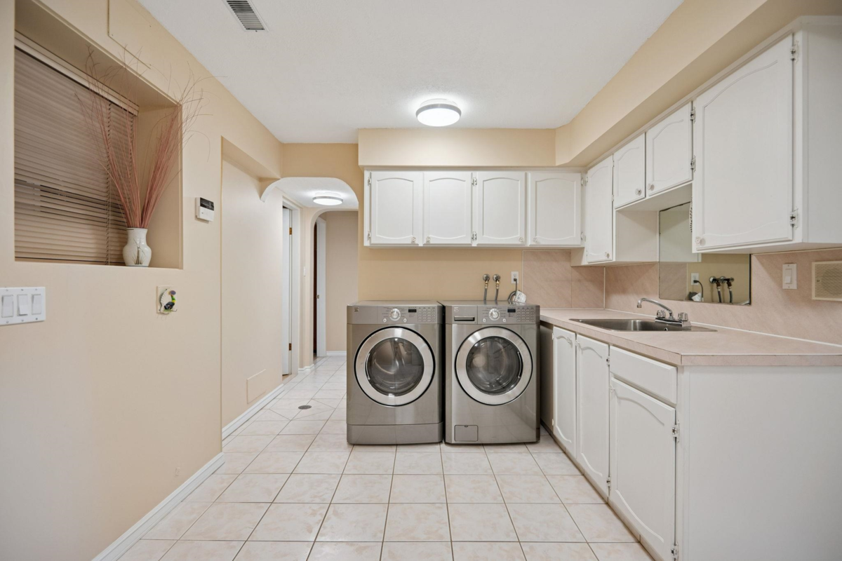 Backyard Photo of 5508 Cedardale Court, Burnaby, BC