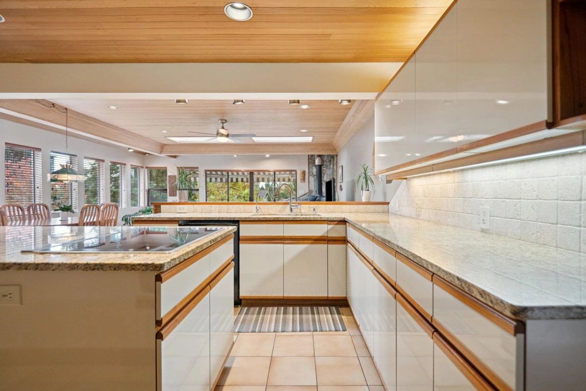 Breakfast Nook Photo of 5508 Cedardale Court, Burnaby, BC