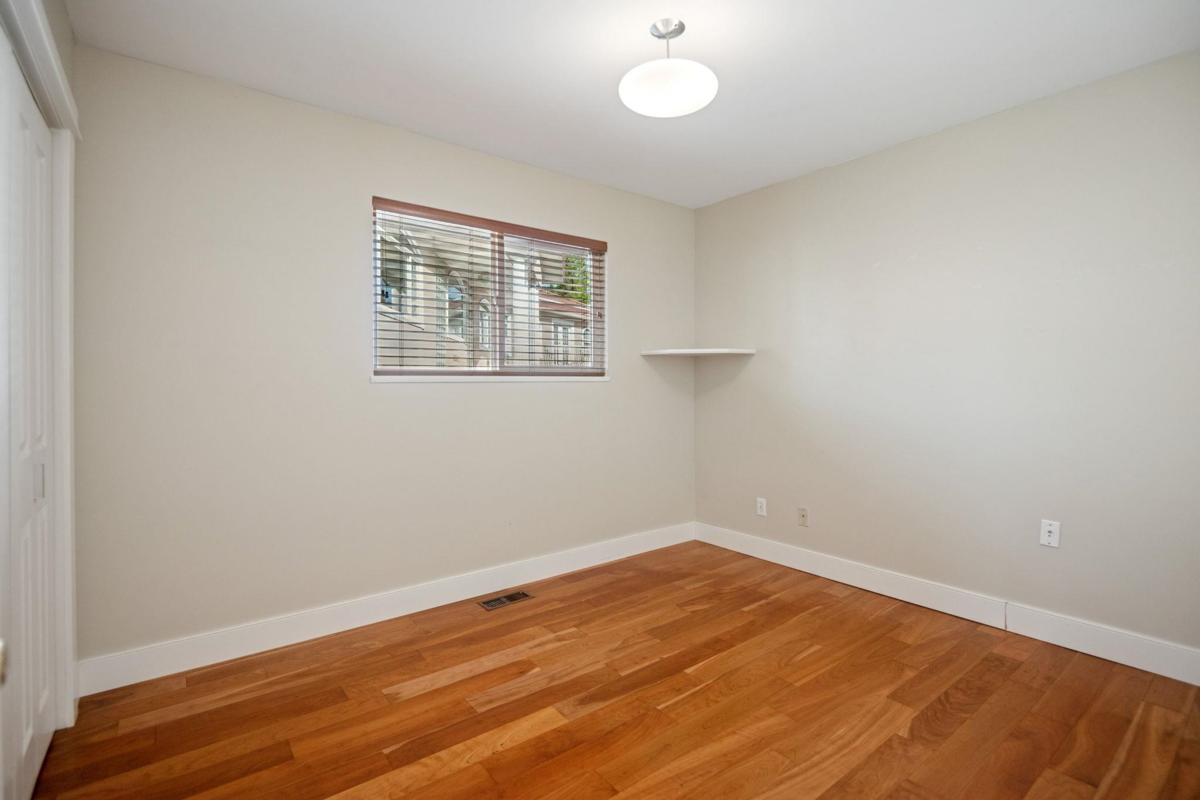 Entry Foyer Photo of 5508 Cedardale Court, Burnaby, BC