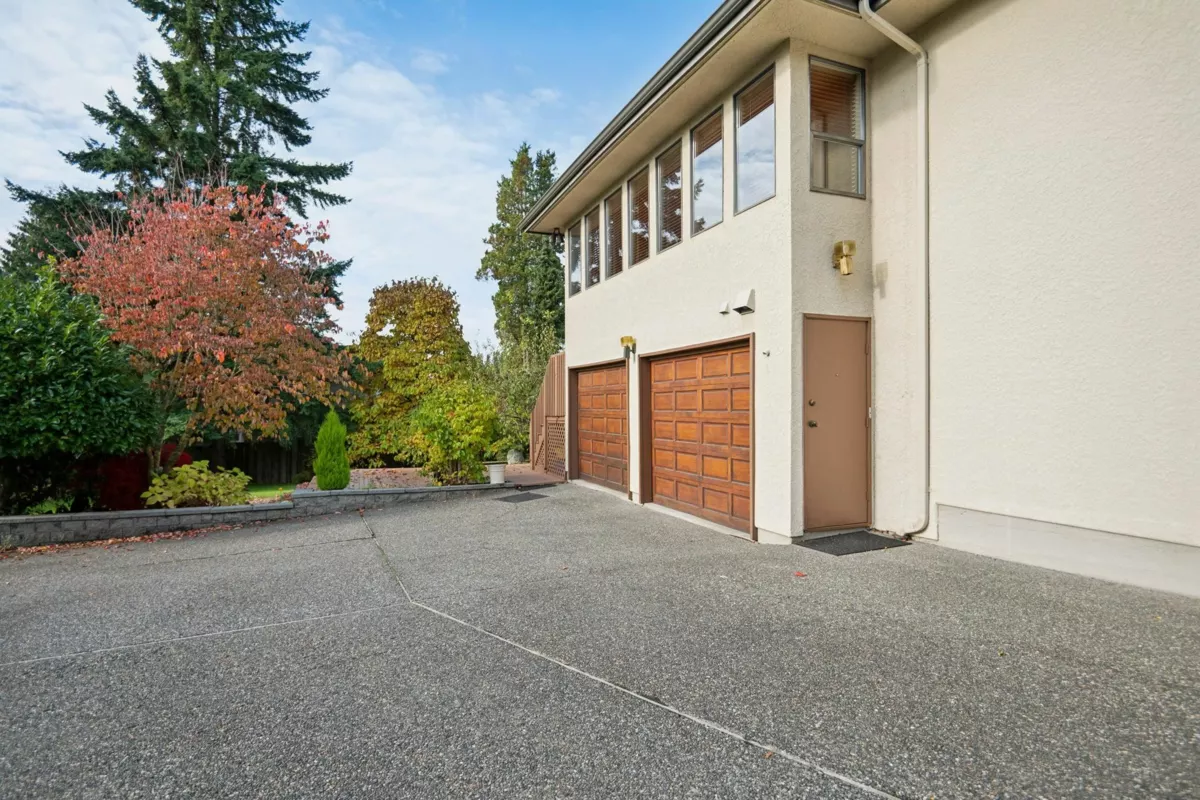 Fitness Center Photo Near 5508 Cedardale Court, Burnaby, BC