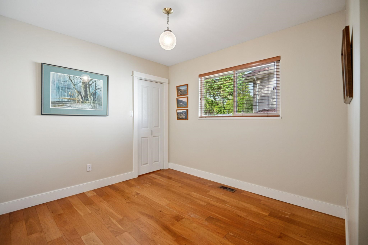Mudroom Photo of 5508 Cedardale Court, Burnaby, BC