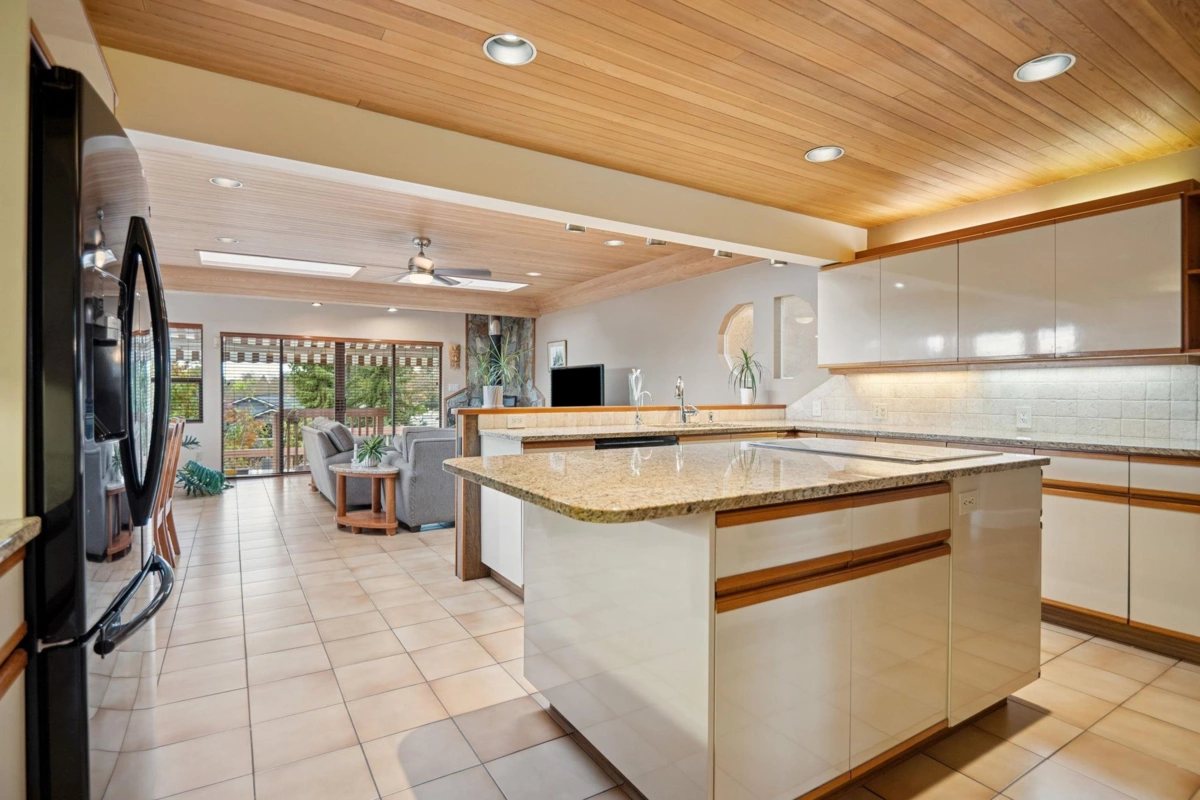Primary Bathroom Photo of 5508 Cedardale Court, Burnaby, BC