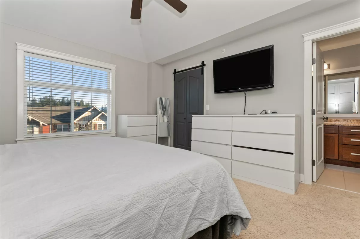 Entry Foyer Photo of 10 45137 Nicomen Crescent, Chilliwack, BC