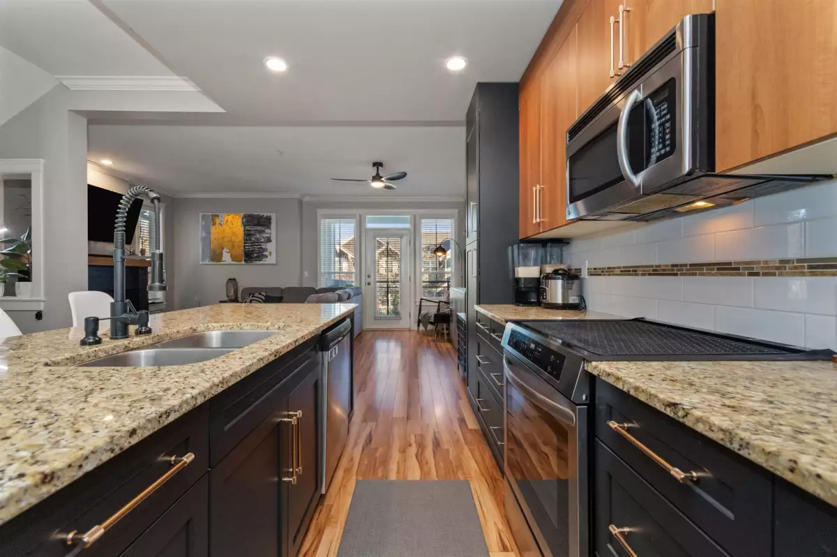 Kitchen Island Photo of 10 45137 Nicomen Crescent, Chilliwack, BC