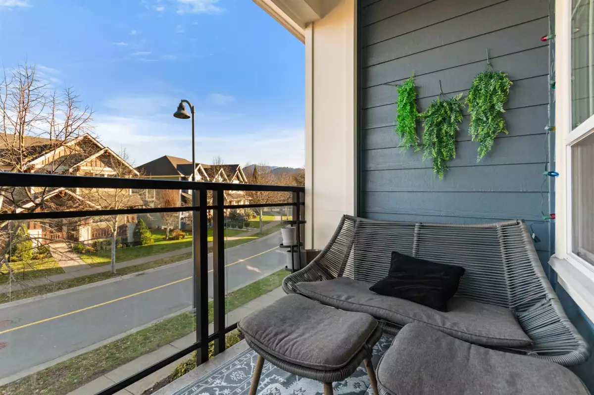 Walk-In Closet Photo of 10 45137 Nicomen Crescent, Chilliwack, BC