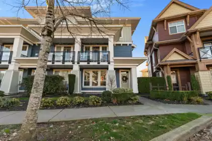 10 45137 Nicomen Crescent, Chilliwack, BC, Garrison Crossing — 4 bed townhouse for sale