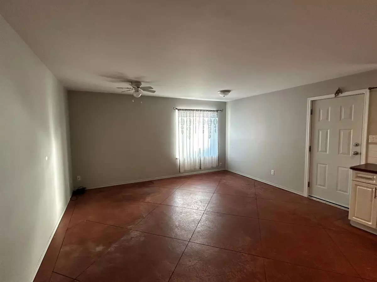 Hallway Photo of 787 North Road, Gibsons, BC