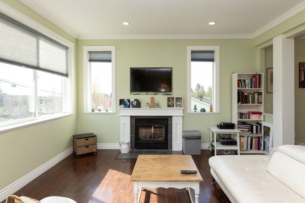 Walk-In Closet Photo of 787 North Road, Gibsons, BC