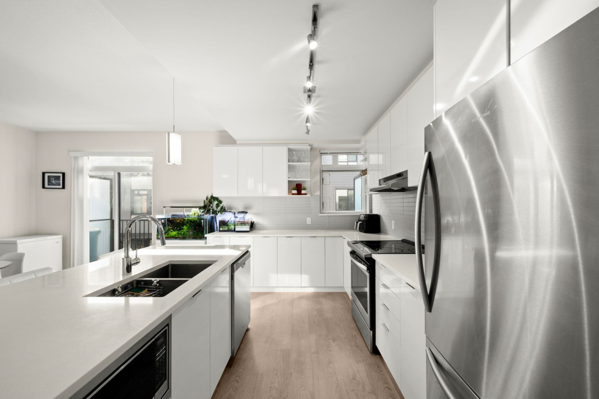 Kitchen Island Photo of 41 15151 Edmund Drive, Surrey, BC