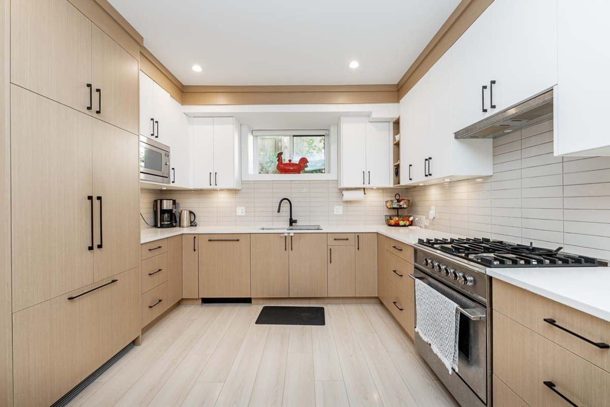 Kitchen Photo of 3896 Welwyn Street, Vancouver, BC