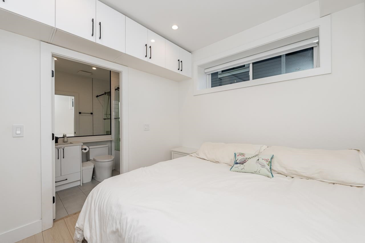 Primary Bathroom Photo of 3896 Welwyn Street, Vancouver, BC